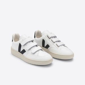 Veja V-Lock Leather Extra White Black Size 6